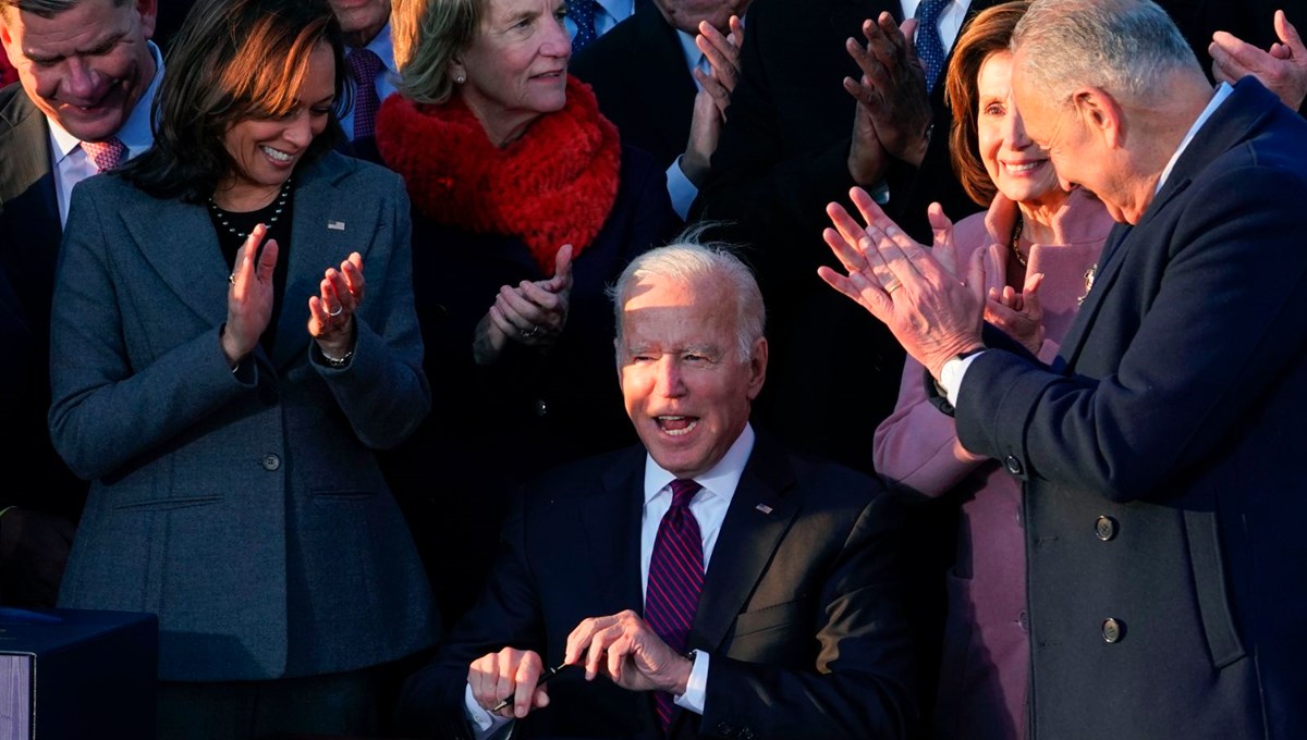 Biden'dan 1 trilyon dolarlık altyapı paketine onay