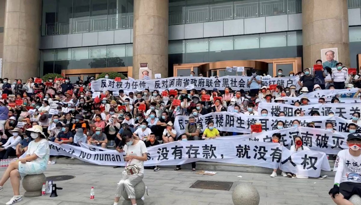 Çin'de olaylı banka protestosu