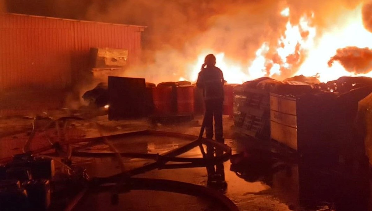 Kauçuk fabrikasında yangın Kauçuk fabrikasında yangın