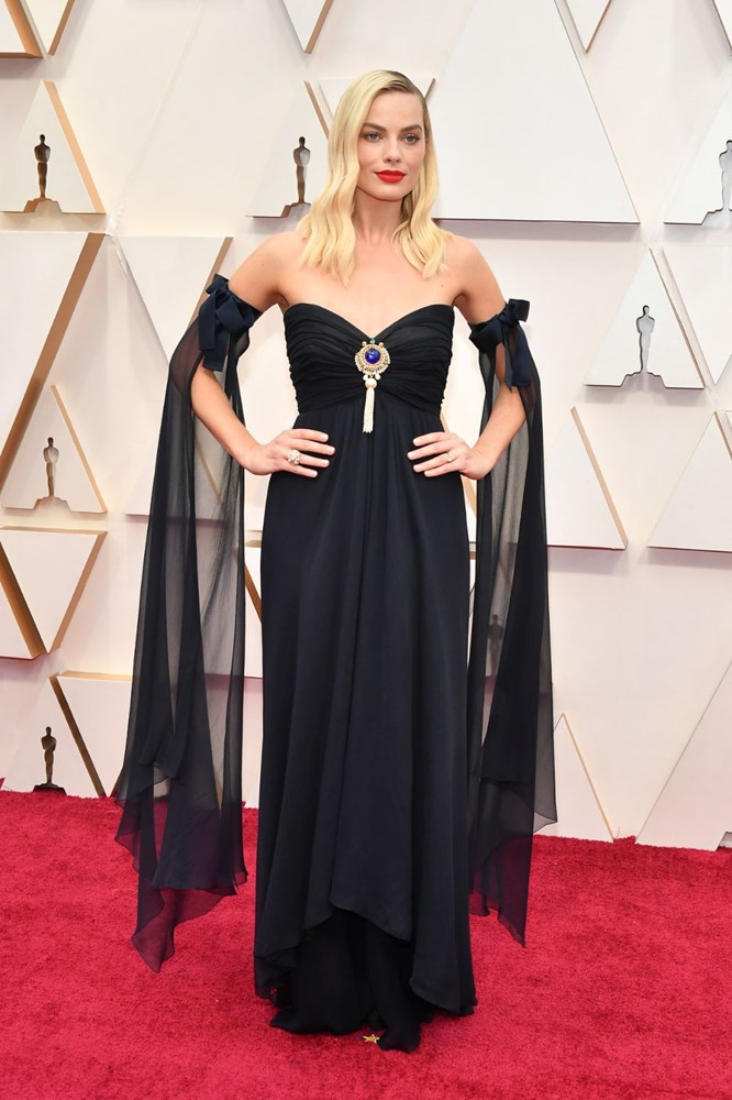 <p>Margot Robbie oscar red carpet</p><p>Dress: Chanel</p>