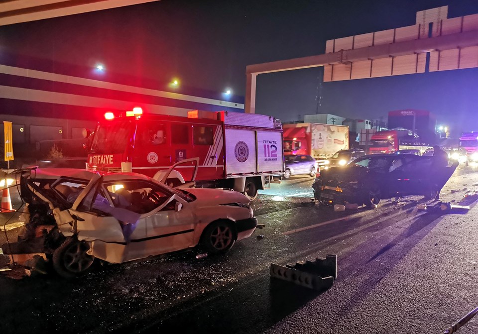 TEM'de zincirleme trafik kazası: 3 ölü, 4 yaralı - 1