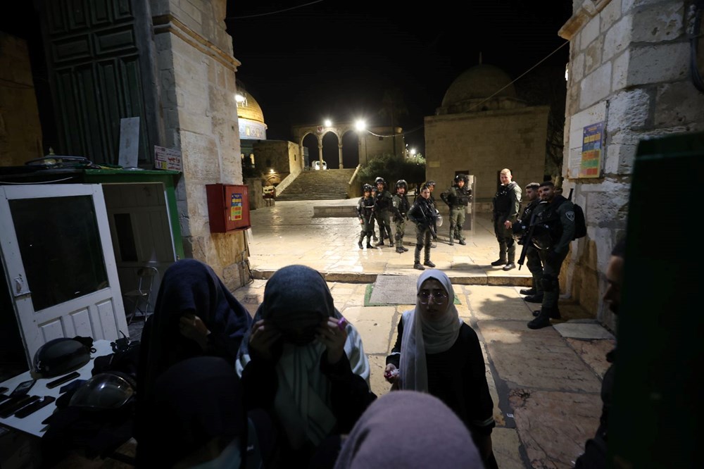 İsrail polisinden Mescid-i Aksa'ya baskın - 14