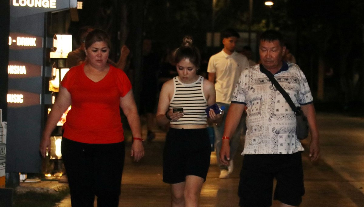 Gündüz evden çıkamadılar, gece kendilerini dışarı attılar