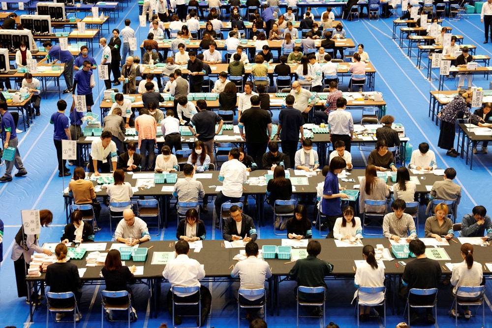 Japonya'da halk örtülü ödenek skandalını cezalandırdı: İktidar koalisyonu koltuk kaybetti - 3