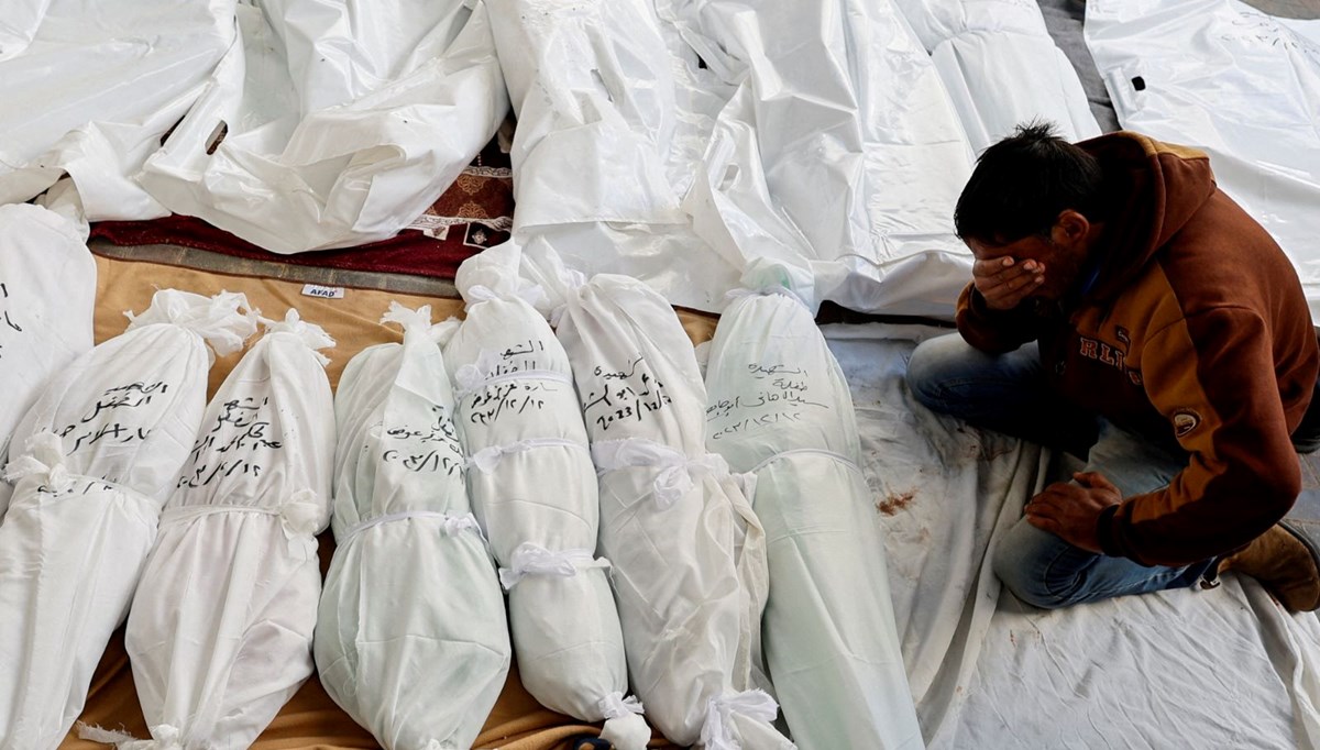 İsrail, Gazze'de kuşatıp bombaladığı Kemal Advan Hastanesine baskın düzenledi İsrail, Gazze'de kuşatıp bombaladığı Kemal Advan Hastanesine baskın düzenledi