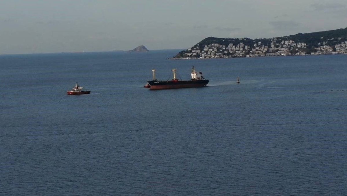 Maltepe açıklarında karaya oturan gemi kurtarıldı Maltepe açıklarında karaya oturan gemi kurtarıldı