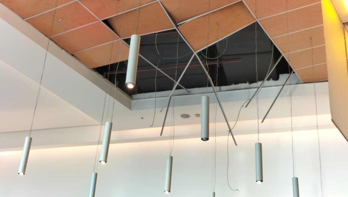 Bursa'da AVM'nin tavanı çöktü, yemek yiyenler ölümden döndü