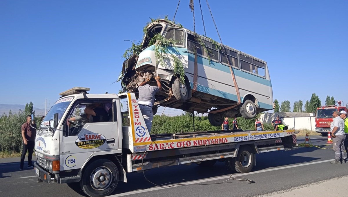 Tarım işçilerini taşıyan minibüs devrildi: 7 ölü 14 yaralı