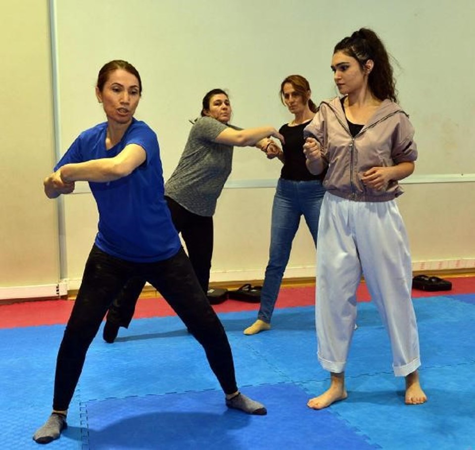 İzmir'de kadınlara şiddete karşı tekvando eğitimi - 1