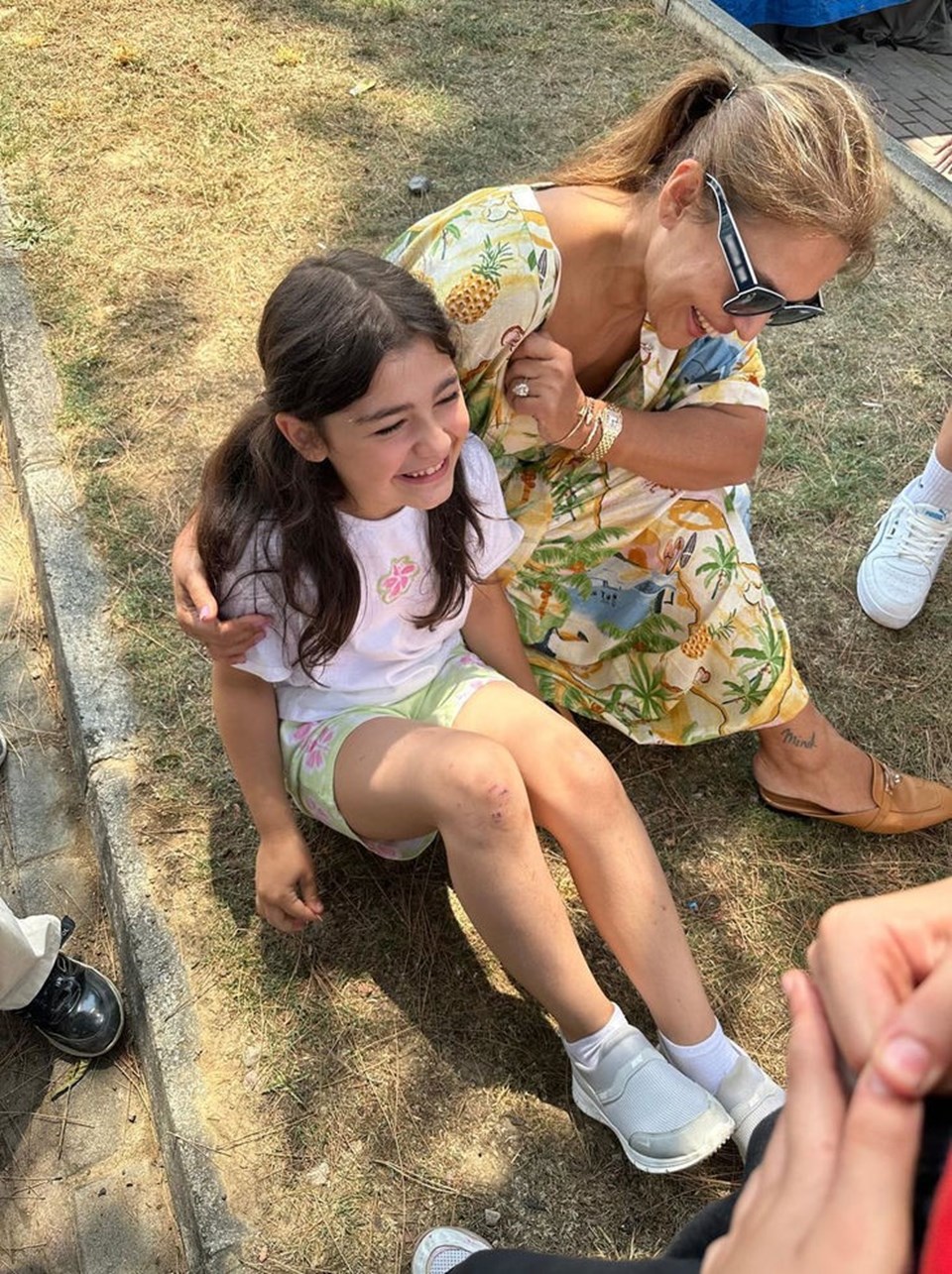 Demet Akalın'dan minik hayranına jest: Kırılan kalp İznik'te onarıldı - 1