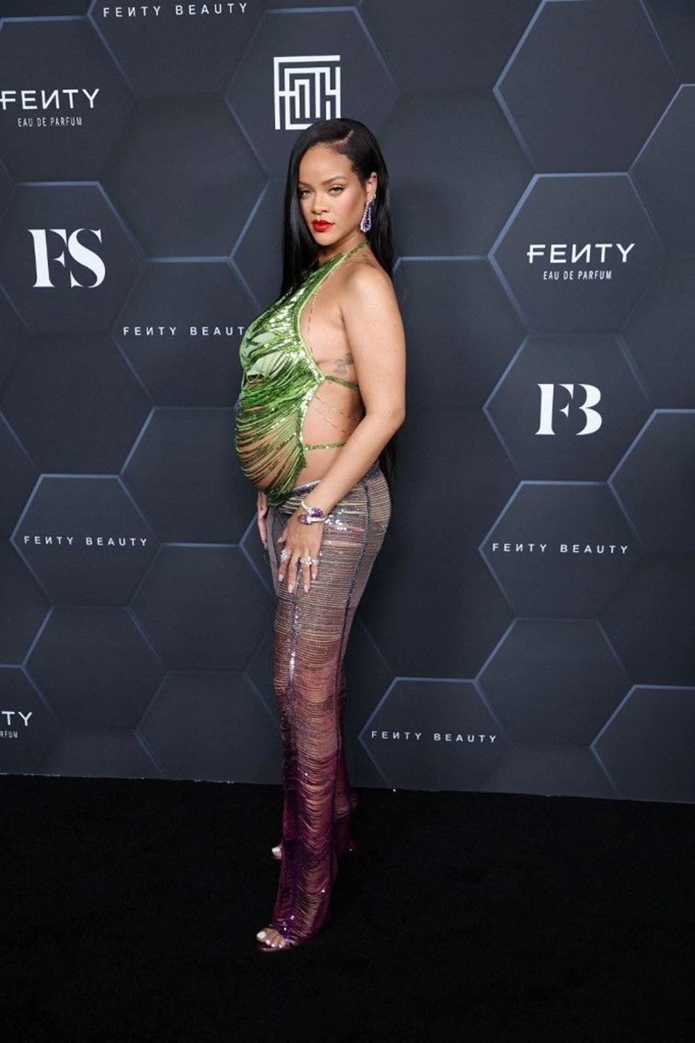 Rihanna bebeğinin yüzünü ilk kez gösterdi - 4
