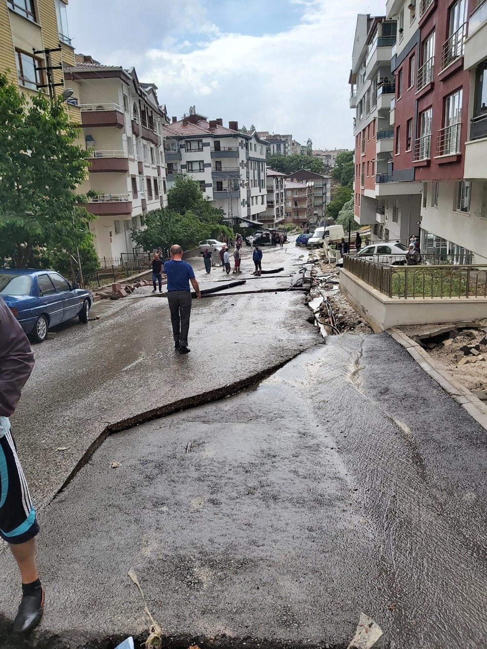 Ankara'da şiddetli sağanak: Yollar göle döndü, evleri su bastı - 12