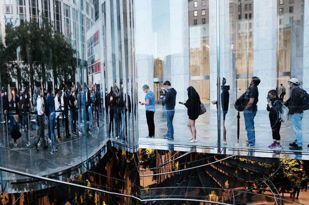 iPhone 13 Satışa Sunuldu Apple Tutkunları Yeni iPhone için Uzun Kuyruklar Oluşturdu 2 Mühendistan iPhone 13 satışta: Dünyanın dört bir yanında Apple tutkunları
yeni iPhone için kuyruğa girdi - 1