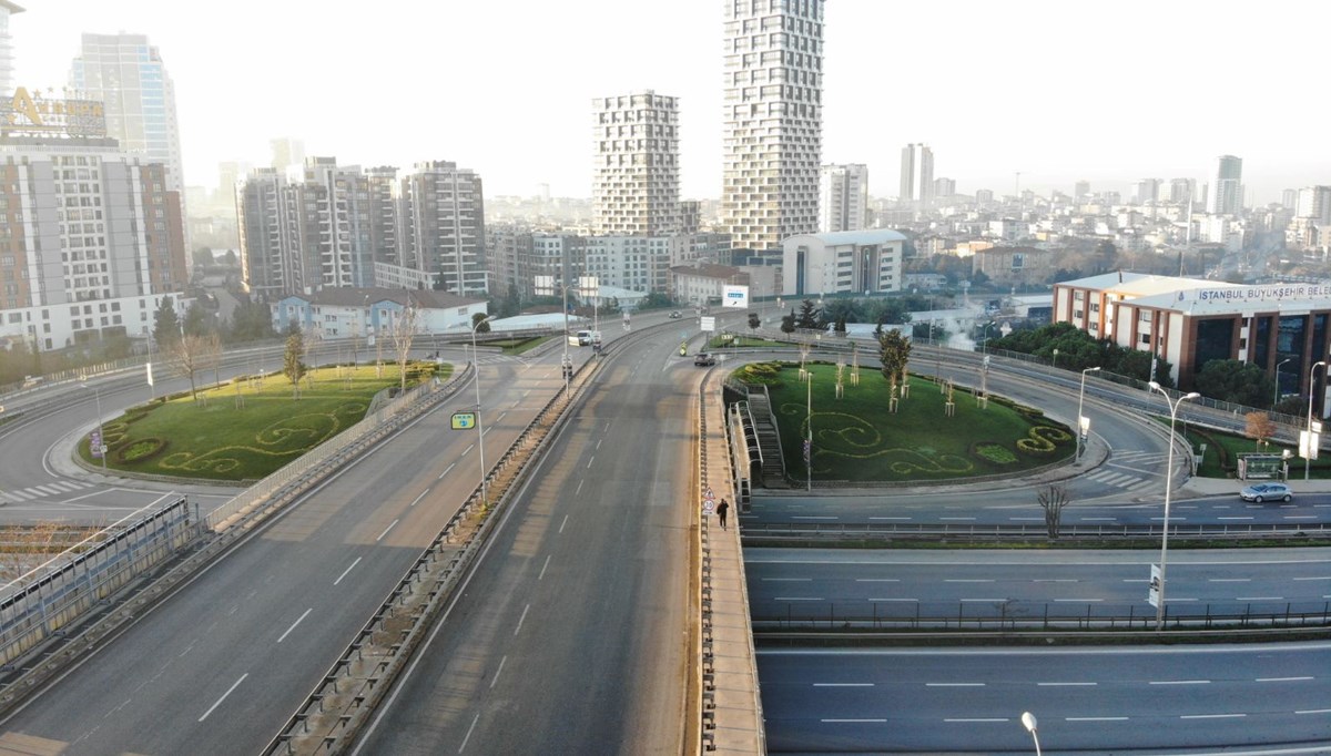 Yılın ilk gününde İstanbul’da yollar boş kaldı