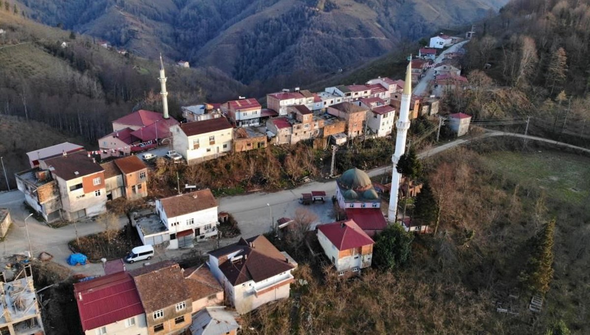 Karadeniz fıkrası gibi! Aynı caddede farklı 2 iftar saati