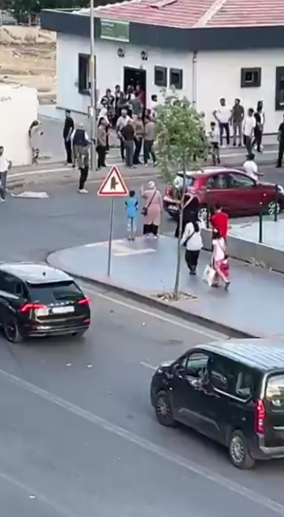 Silahlı kavgada acı ayrıntı: Kurşunların arasında kalan adam ağlayan oğlunu gezdirmeye çıkmış - 2