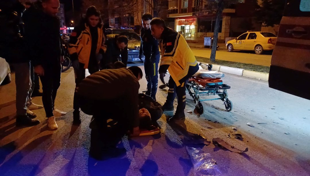 Otomobile çarpan motosikletli yaralandı