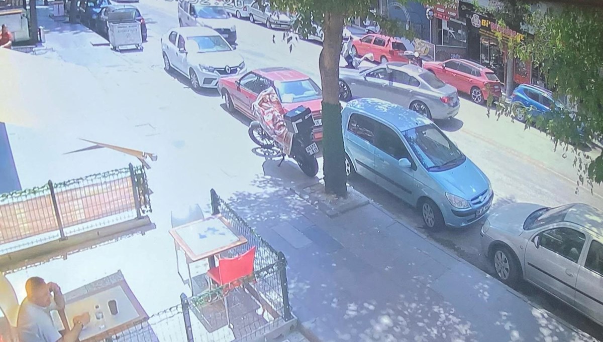 Otomobilin çarptığı yaya havada takla attı Otomobilin çarptığı yaya havada takla attı