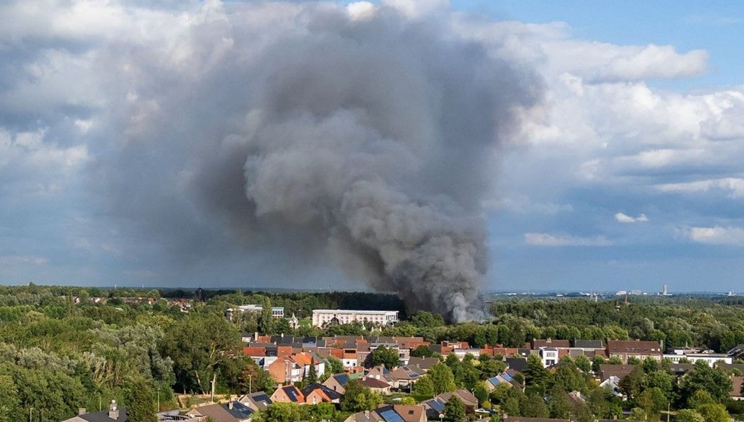 Dünyaca ünlü müzik festivalinin yapılacağı sahne küle döndü