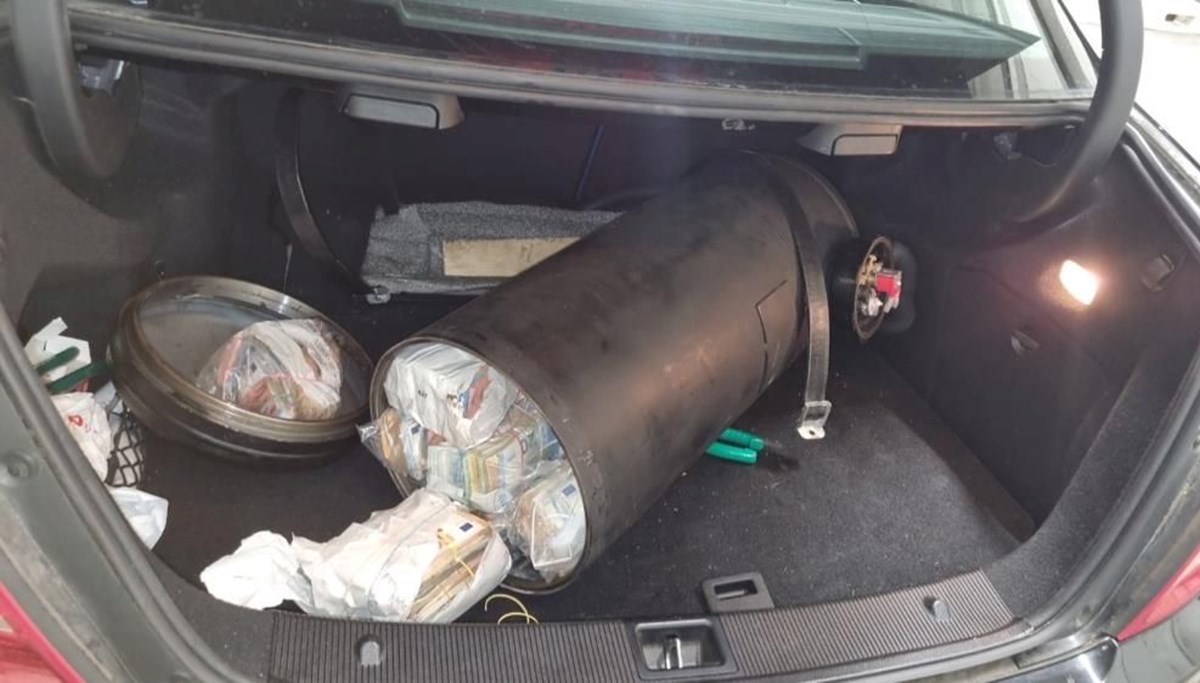 Oto gaz silindir tüpünde 522 bin euro ele geçirildi Oto gaz silindir tüpünde 522 bin euro ele geçirildi