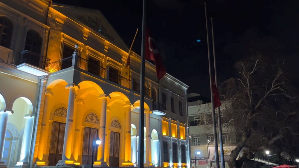 Türkiye'de bayraklar yarıya indirildi - 10