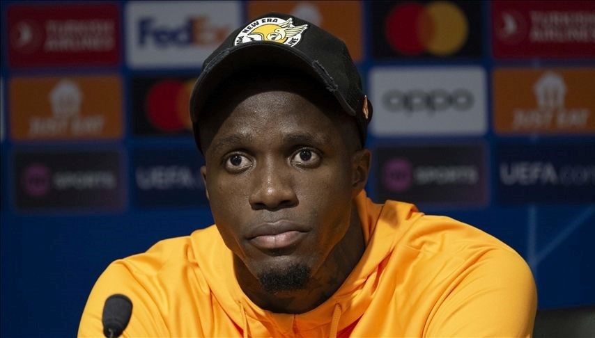 Zaha Galatasaray’dan Ayrılıyor mu? Ünlü Futbolcu Sosyal Medya Paylaşımıyla Gündem Oldu