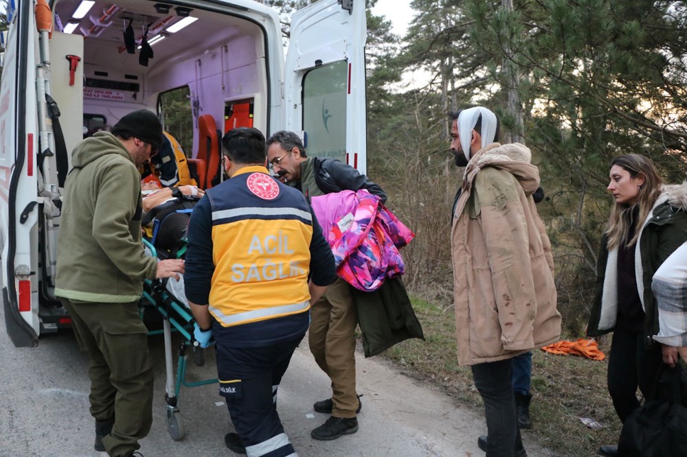 Bolu'da minibüs devrildi: 19 yaralı - 1