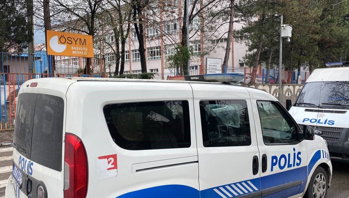 Karabük'te bıçaklı kavga: 3 lise öğrencisi yaralandı Karabük'te bıçaklı kavga: 3 lise öğrencisi yaralandı