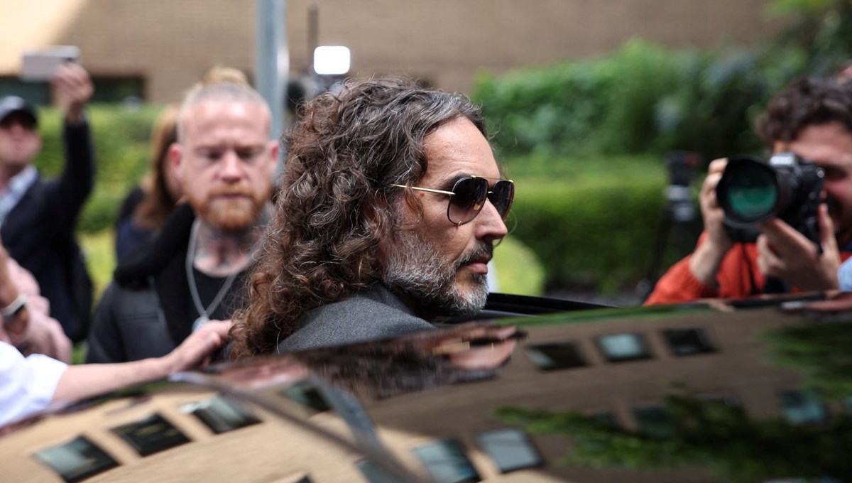 Russell Brand suçlamaları reddetti