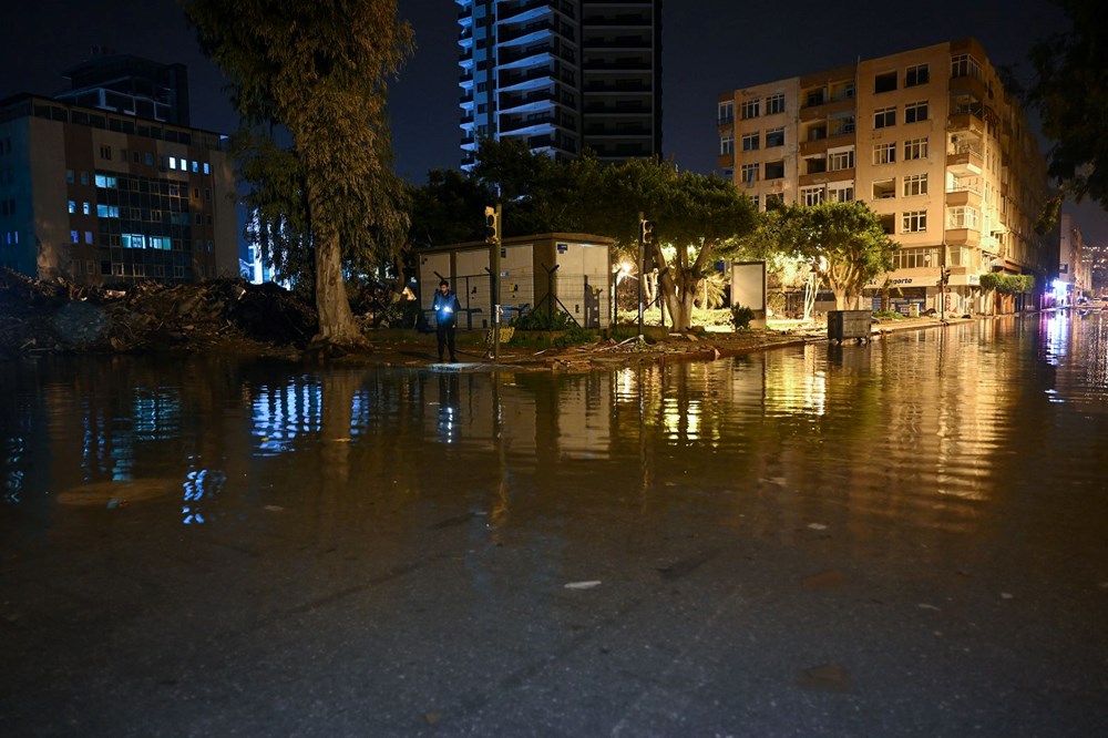 İskenderun'da deniz seviyesi yükseldi, caddeler su altına kaldı - 12