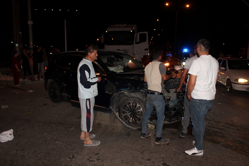 Kavşakta feci kaza: İkisi çocuk yedi yaralı var - 1