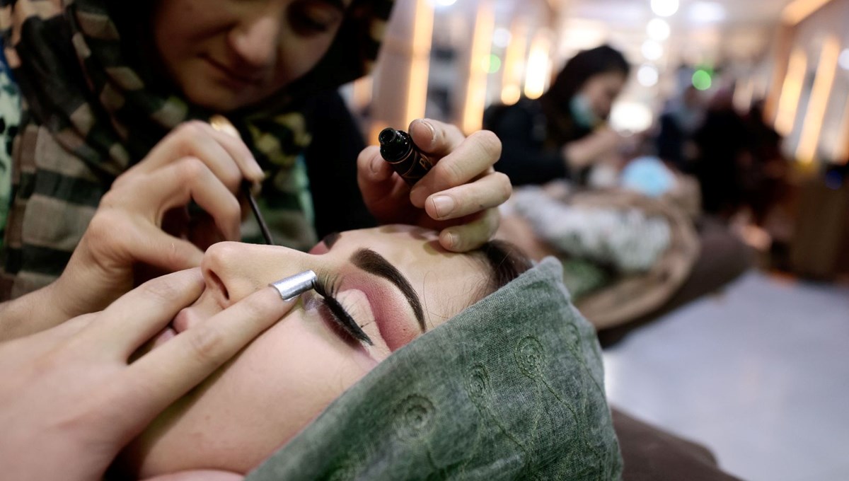 Afganistan'da yeni televizyonculuk kuralları: Kadınların dizilerde oynaması yasakladı