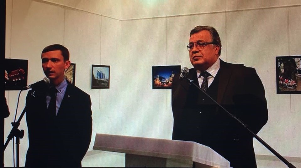 Rusya'nın Ankara Büyükelçisi Andrey Karlov bir çevik kuvvet polisi tarafından öldürüldü - 3