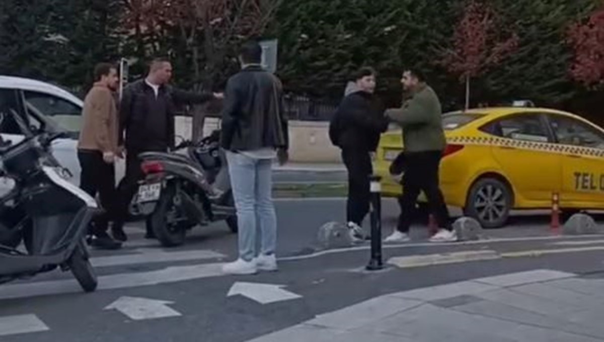 Beylikdüzü'nde polise ve vatandaşa küfür eden taksici gözaltına alındı Beylikdüzü'nde polise ve vatandaşa küfür eden taksici gözaltına alındı
