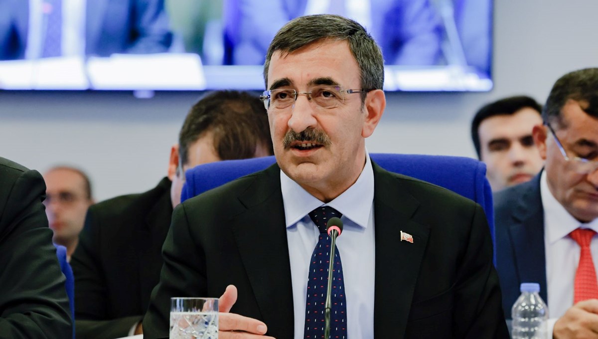 Cumhurbaşkanı Yardımcısı Yılmaz'dan emeklilik yaşı açıklaması Cumhurbaşkanı Yardımcısı Yılmaz'dan emeklilik yaşı açıklaması