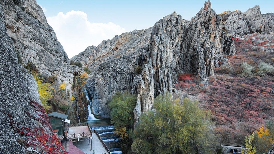 Malatya'nın doğa harikası Günpınar Şelalesi'nde hazan güzelliği - 1