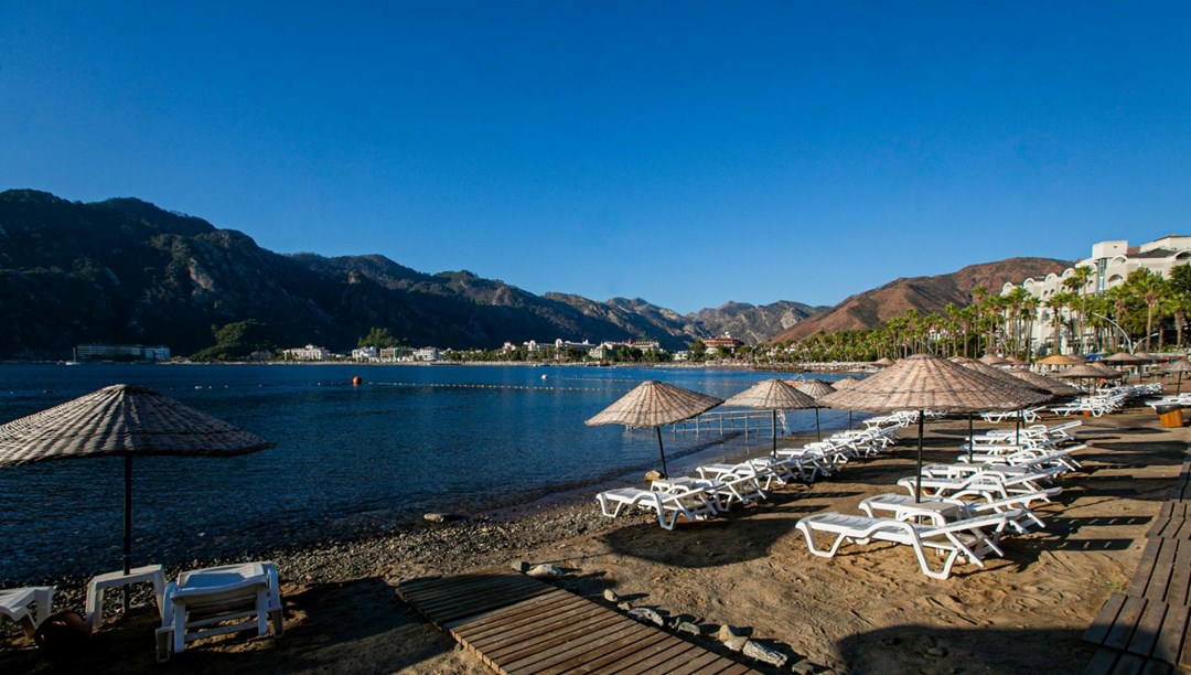 Bodrum Yalıkavak’ta lüksün ortasında halk plajı