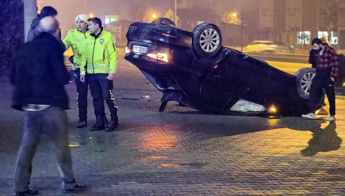 Babasından izinsiz aldığı aracı hurdaya çevirdi: 3 yaralı Babasından izinsiz aldığı aracı hurdaya çevirdi: 3 yaralı
