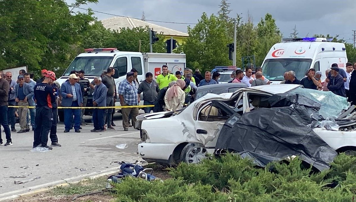 Aksaray'da trafik ışıklarında kaza: 3 ölü Aksaray'da trafik ışıklarında kaza: 3 ölü