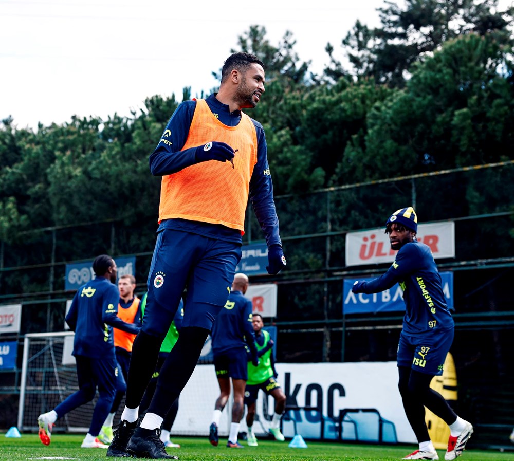 Aziz Yıldırım'ın kızı Yaz, Fenerbahçe idmanında 80 6vj9wSTnCE6iDXwSbdEbSA