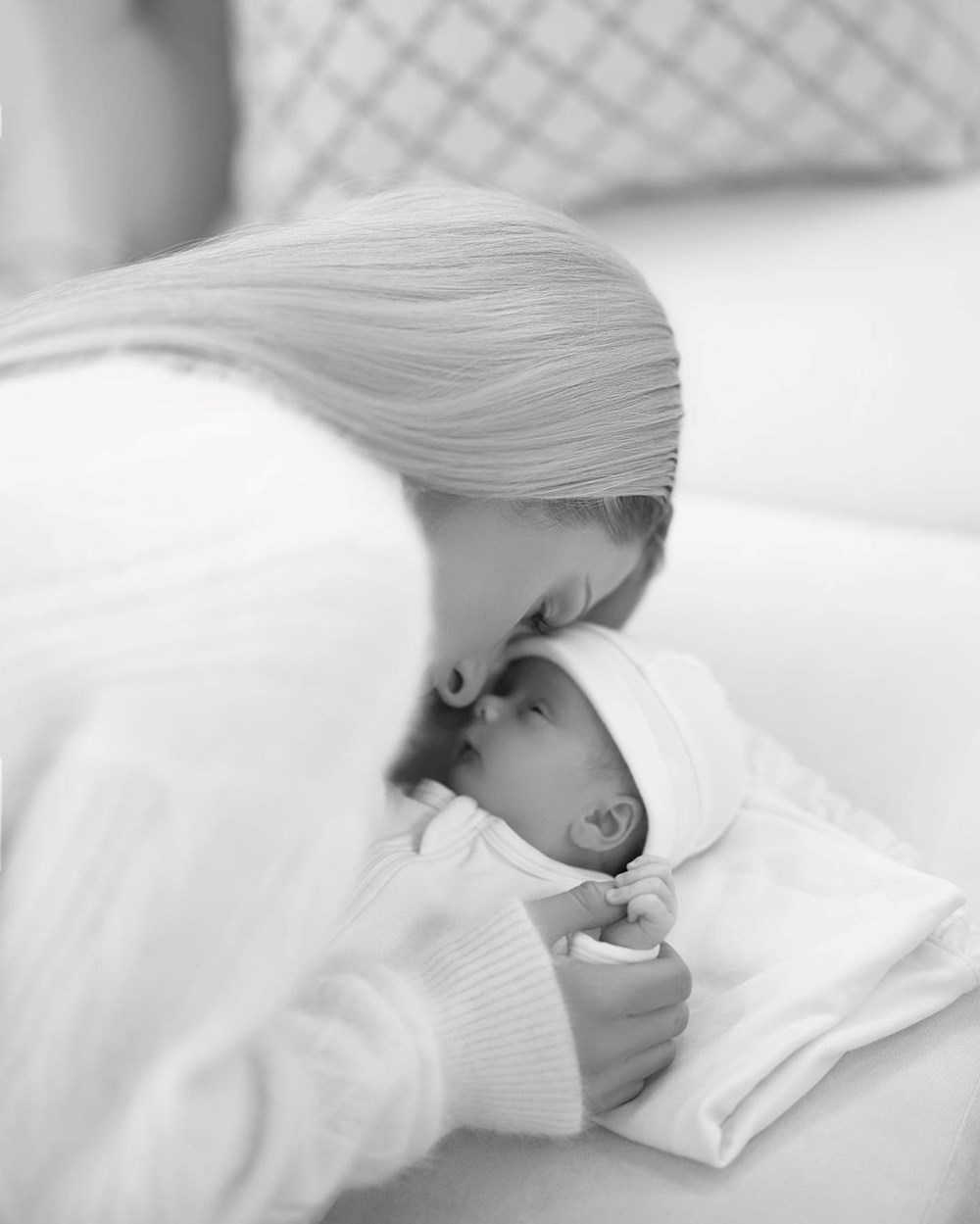 Paris Hilton'dan bebeği Phoenix ile yeni kareler - 6