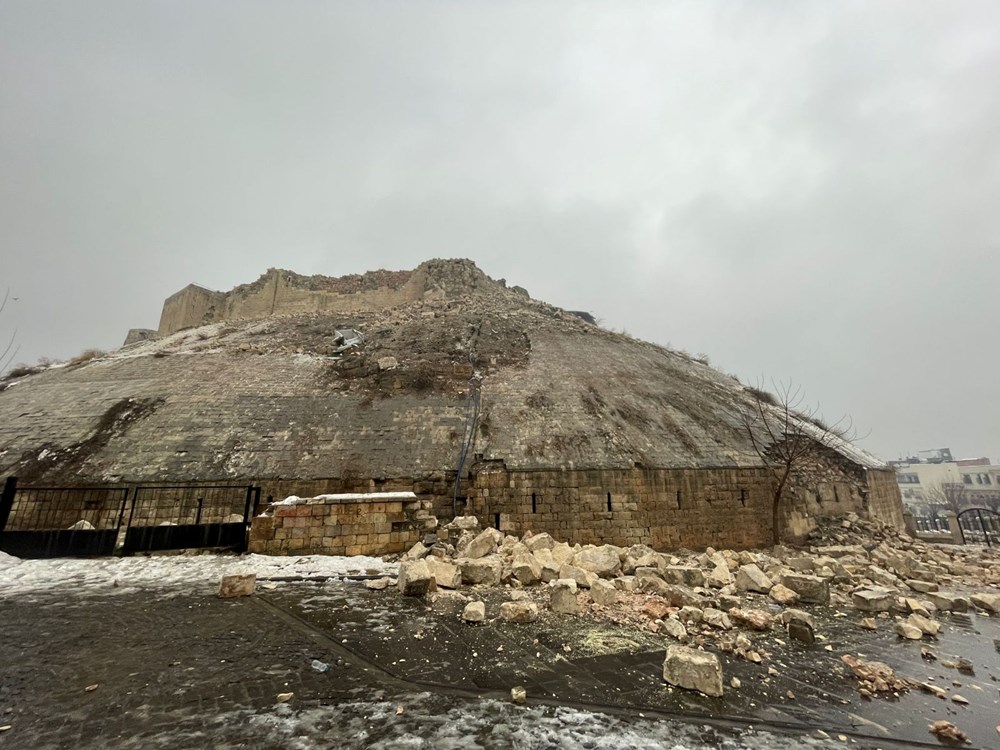 Depremde tarihi Gaziantep Kalesi de hasar gördü - 9