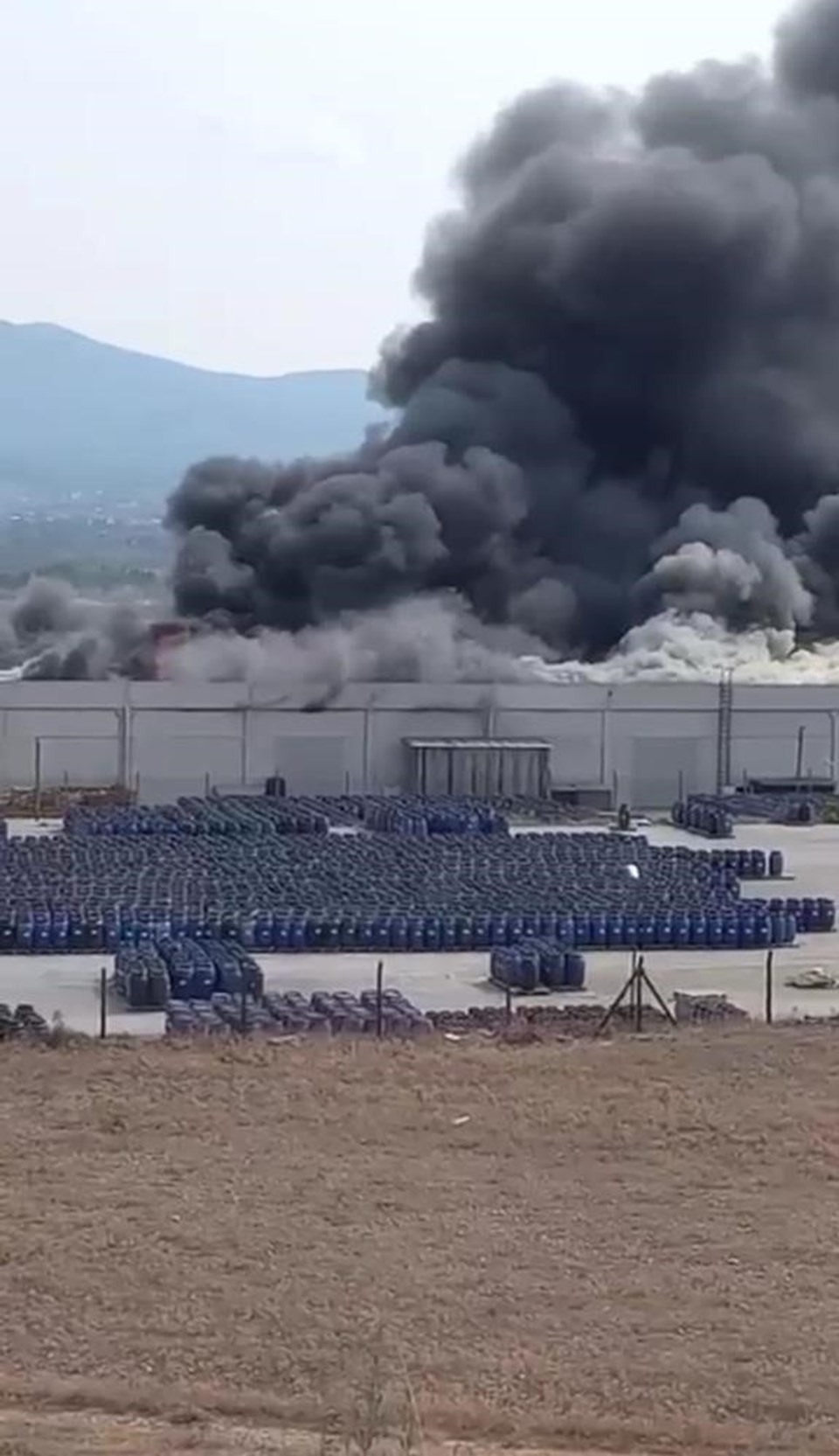 İzmir'de fabrika yangını - 1
