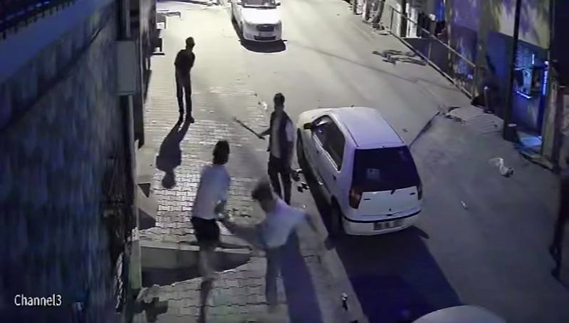İstanbul'da iki grup arasında taşlı sopalı kavga
