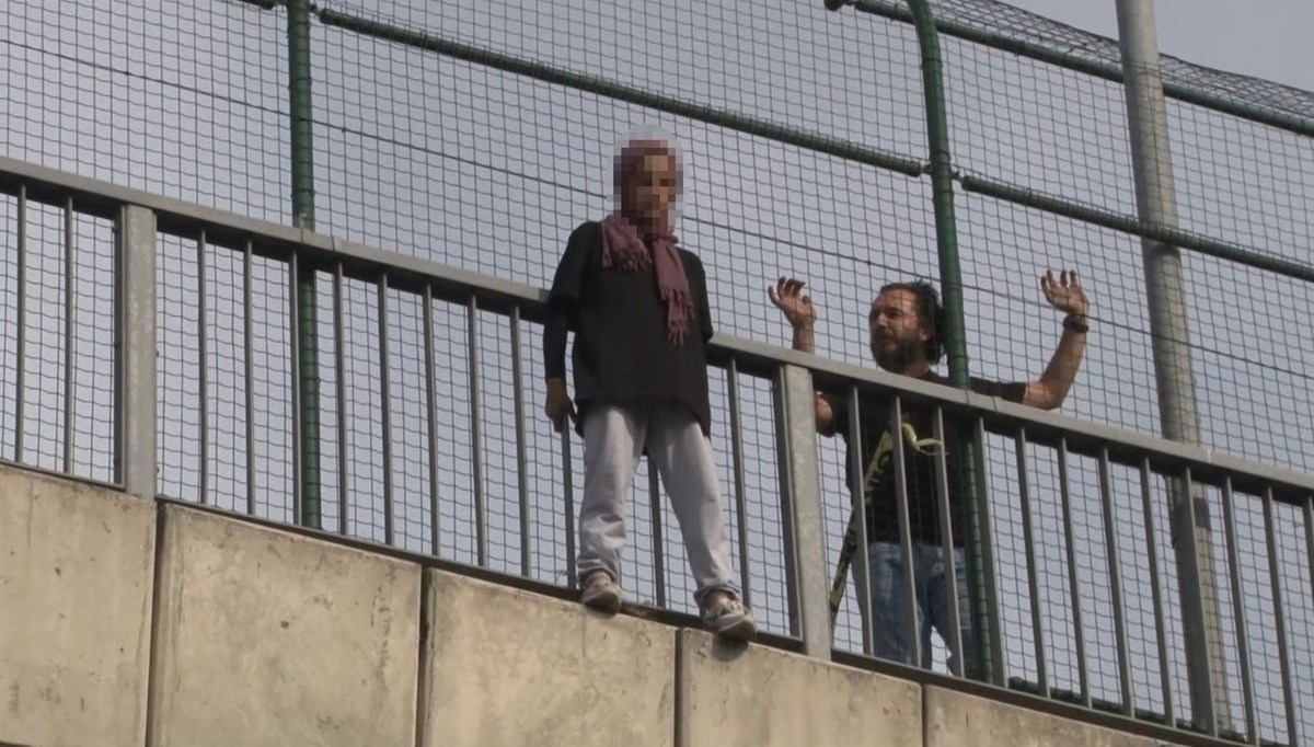 Kağıthane TEM Otoyolu'nda intihar girişimi Kağıthane TEM Otoyolu'nda intihar girişimi
