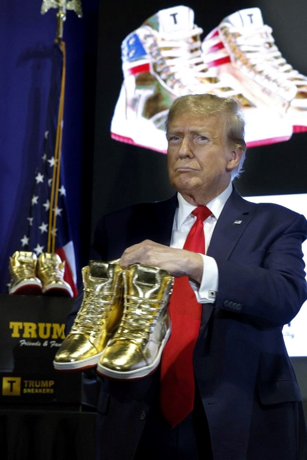 Trump'tan ilginç seçim kampanyası: Ayakkabı ve parfüm satışına başladı - 6