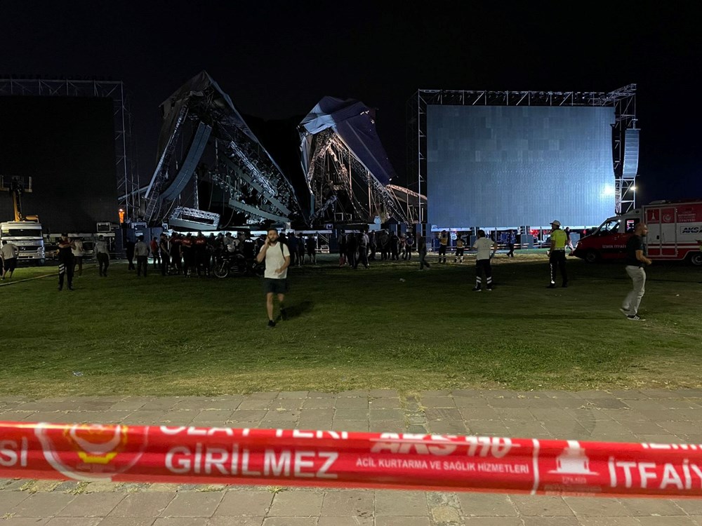 İzmir'de Tarkan konseri için kurulan sahne çöktü - 4