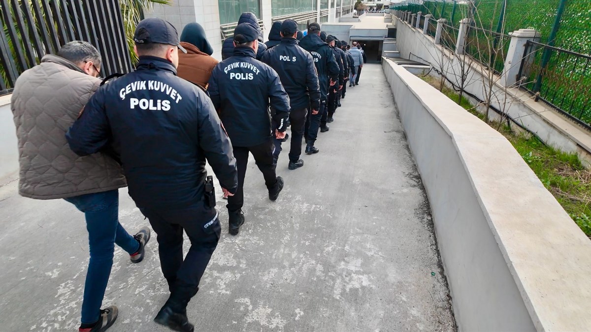 Gözaltına alınanlardan 13 Gözaltına alınanlardan 13