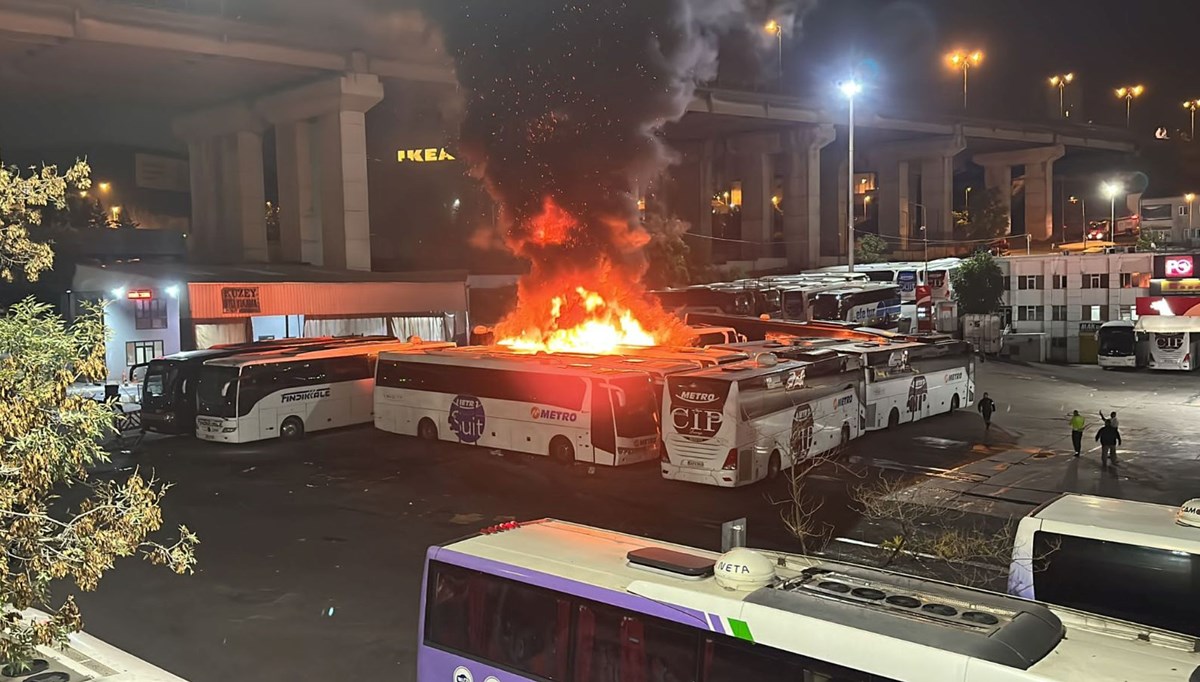 Yolcu otobüsü alev alev yandı