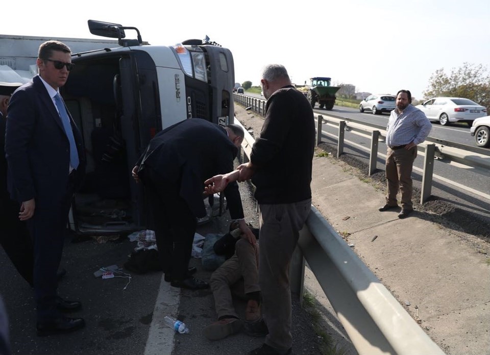 İçişleri Bakanı Soylu'nun konvoyu önünde trafik kazası: 5 yaralı - 1